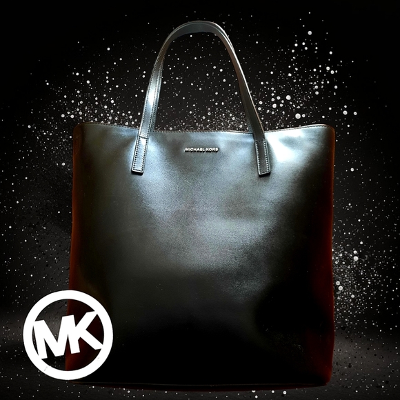 Michael Kors Handbags - MICHAEL KORS Vintage Classic Medium Leather Tote